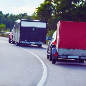 Welke snelheid met aanhanger rijden?