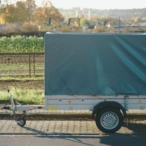 auto vastzetten op aanhanger